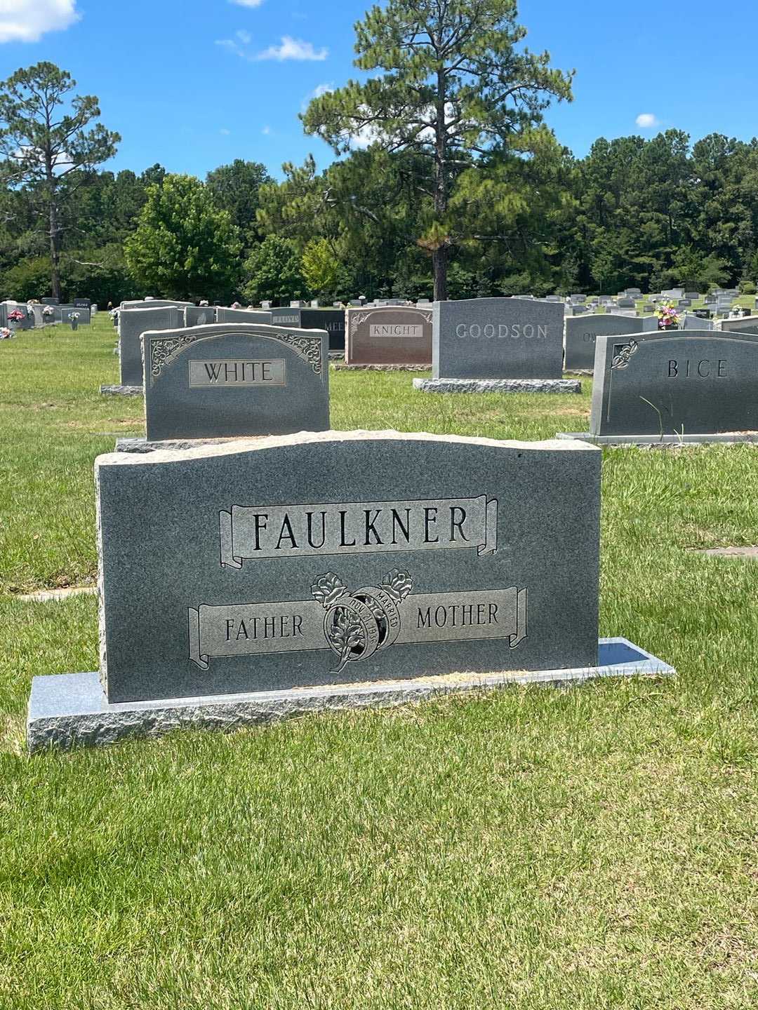 Lewis Wesley Faulkner's grave. Photo 1