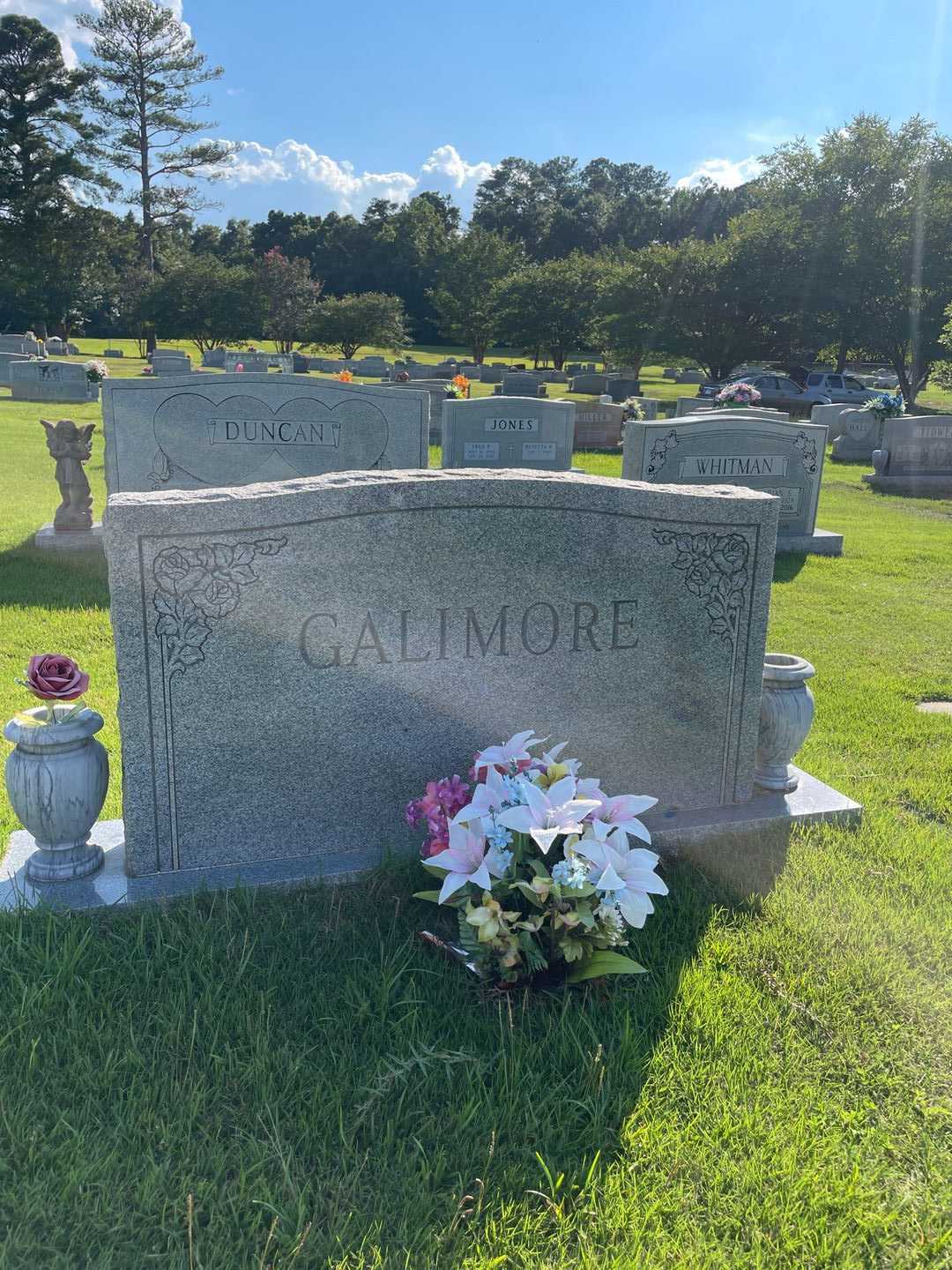 Mary Sue Galimore's grave. Photo 1