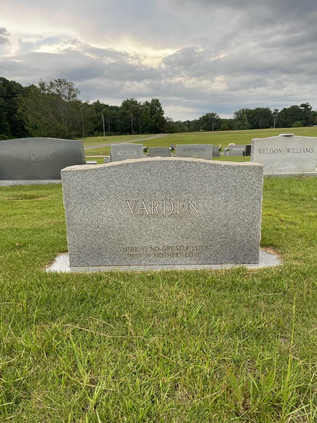 Ruth B. Varden's grave. Photo 1