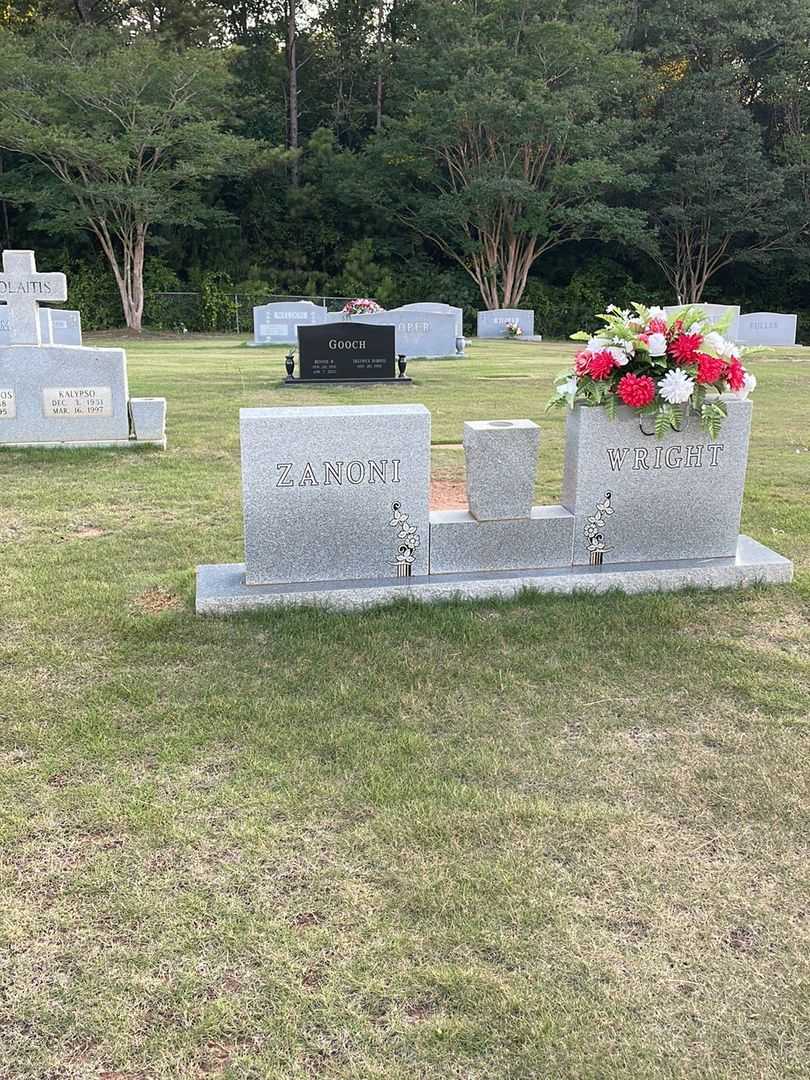 Joseph P. Zanoni's grave. Photo 1