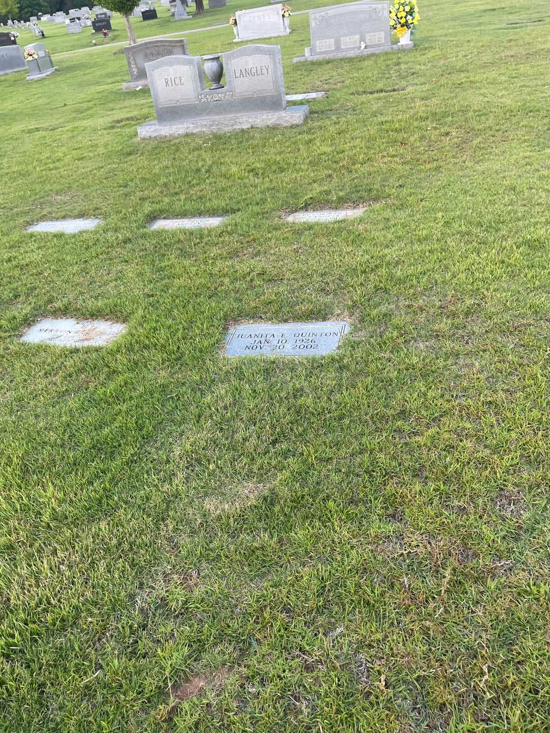 Juanita E. Quinton's grave. Photo 2