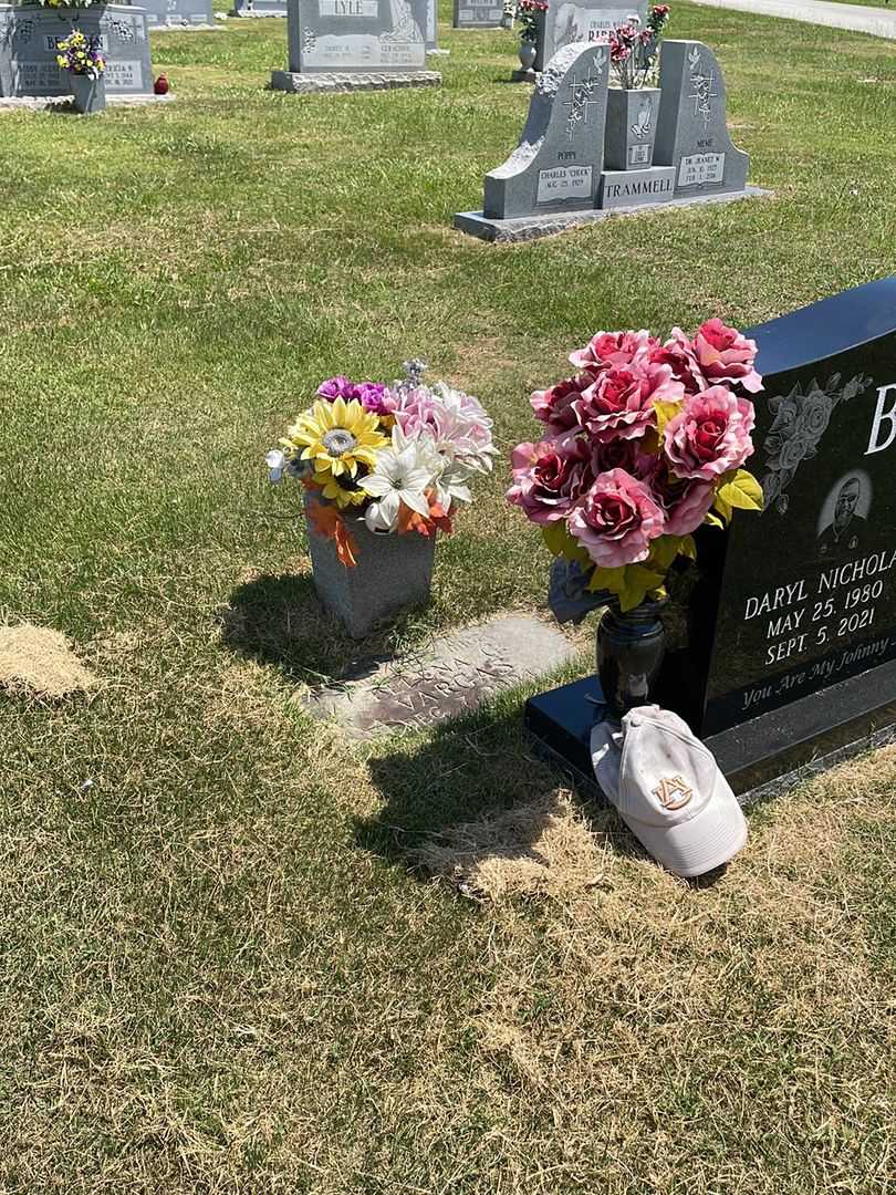 Felena G. Vargas's grave. Photo 2