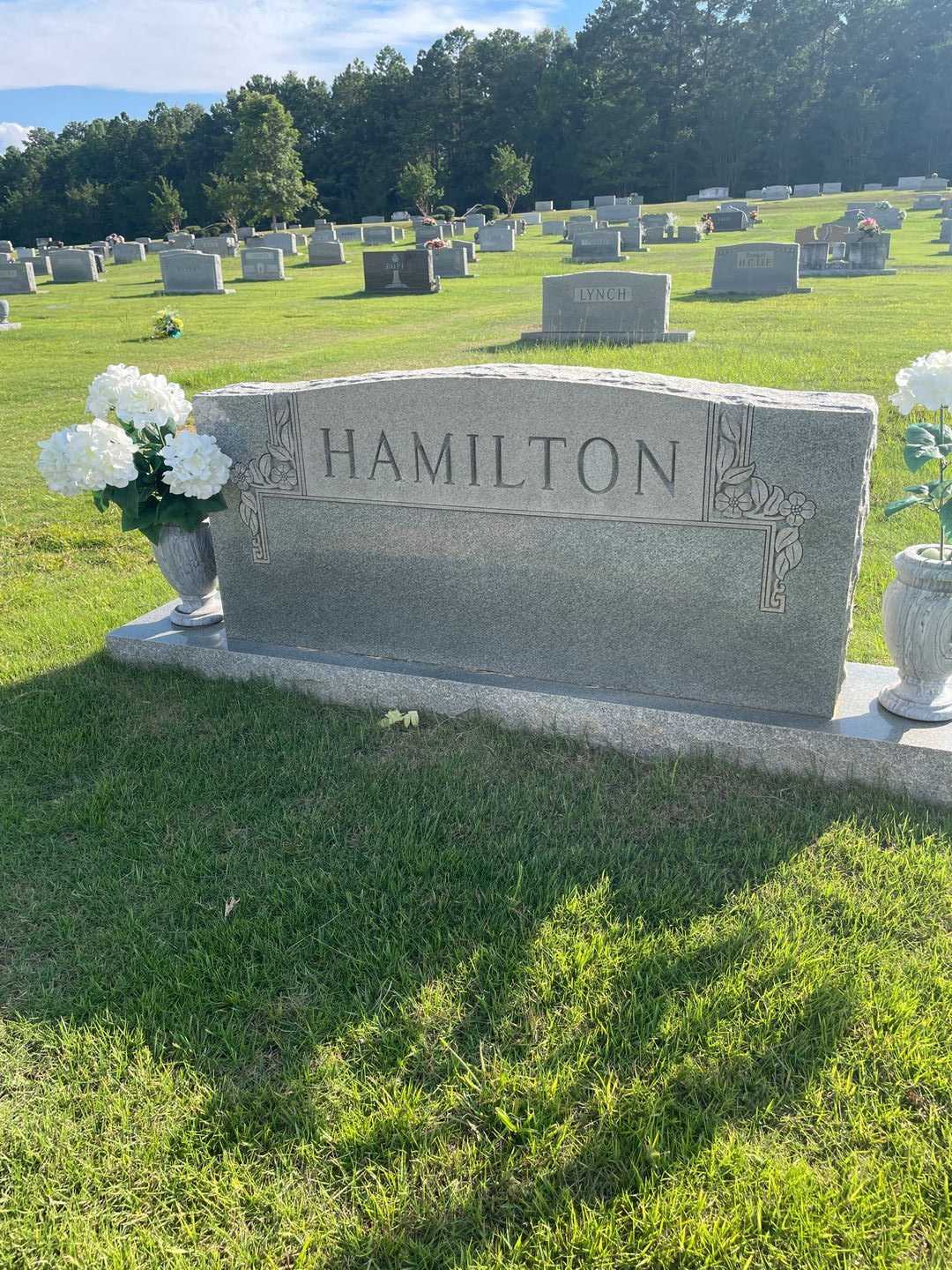 Mary Elna Ingram Hamilton's grave. Photo 1