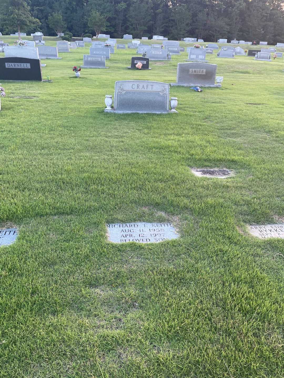 Richard T. Keith's grave. Photo 1