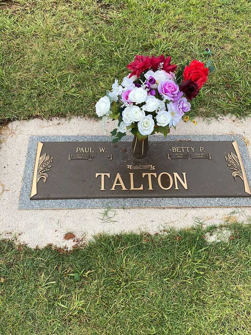 Betty P. Talton's grave. Photo 1