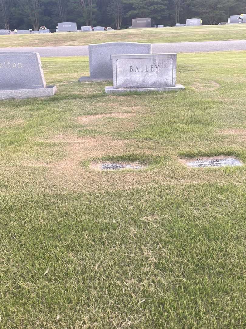 Herschel K. Bailey's grave. Photo 2