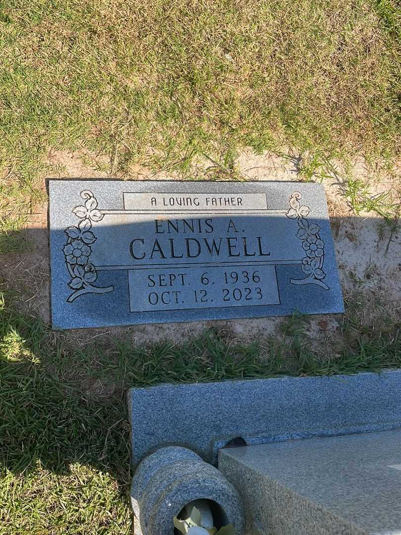 Ennis A. Caldwell's grave. Photo 3