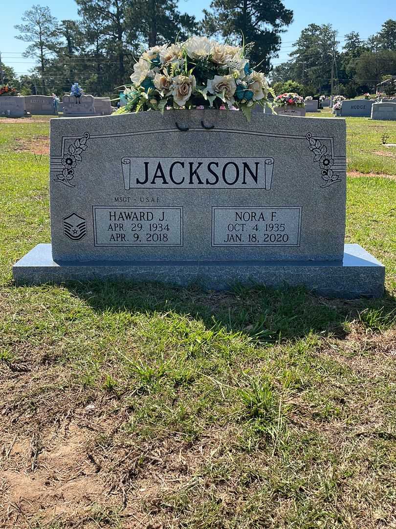 Haward J. Jackson's grave. Photo 1