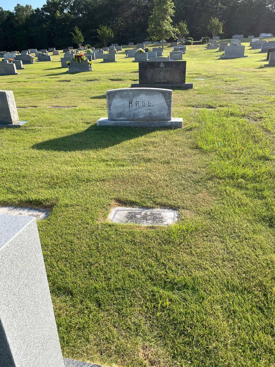 Bessie G. Hall's grave. Photo 2