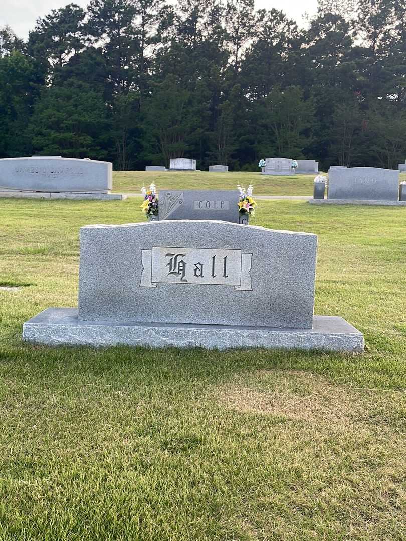 Bert Duncan Hall's grave. Photo 1
