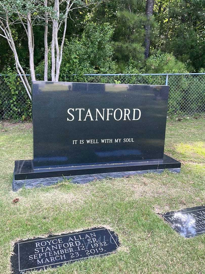 Martha L. Vann Lee Stanford's grave. Photo 1