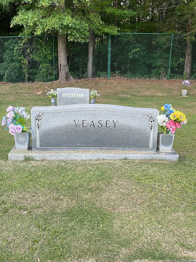 Ella Rebecca "Becky" Yarbrough's grave. Photo 1