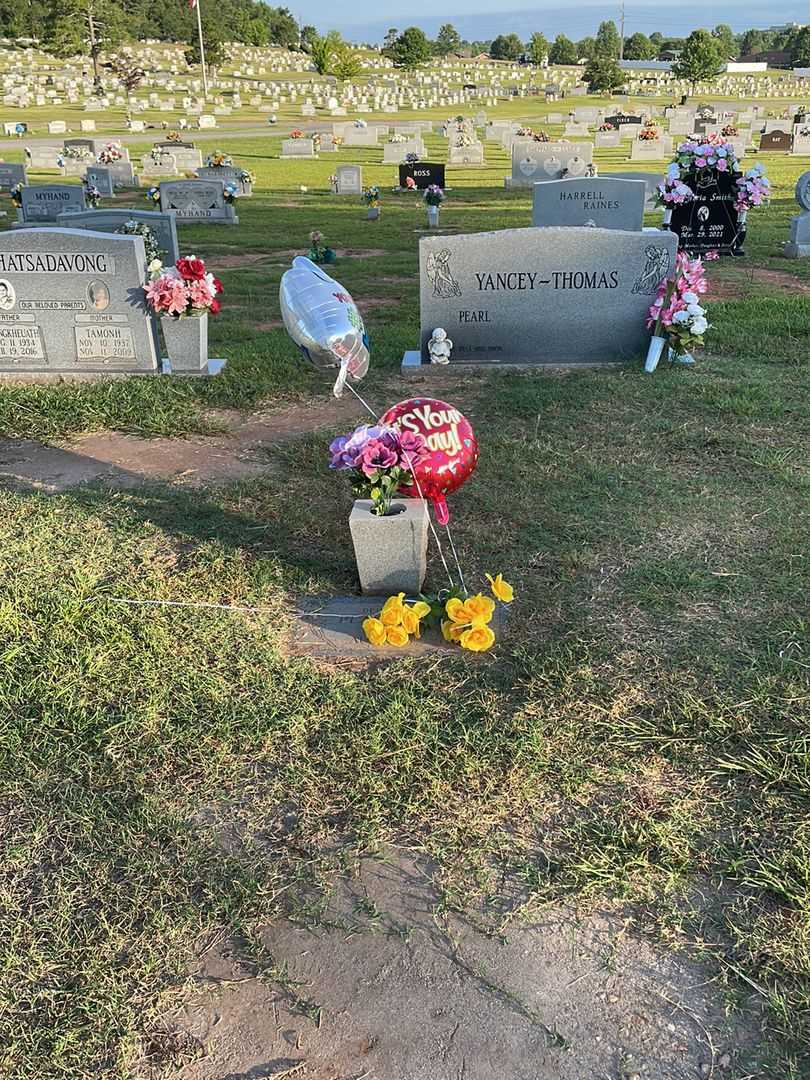 Pearl Thomas Yancey's grave. Photo 2