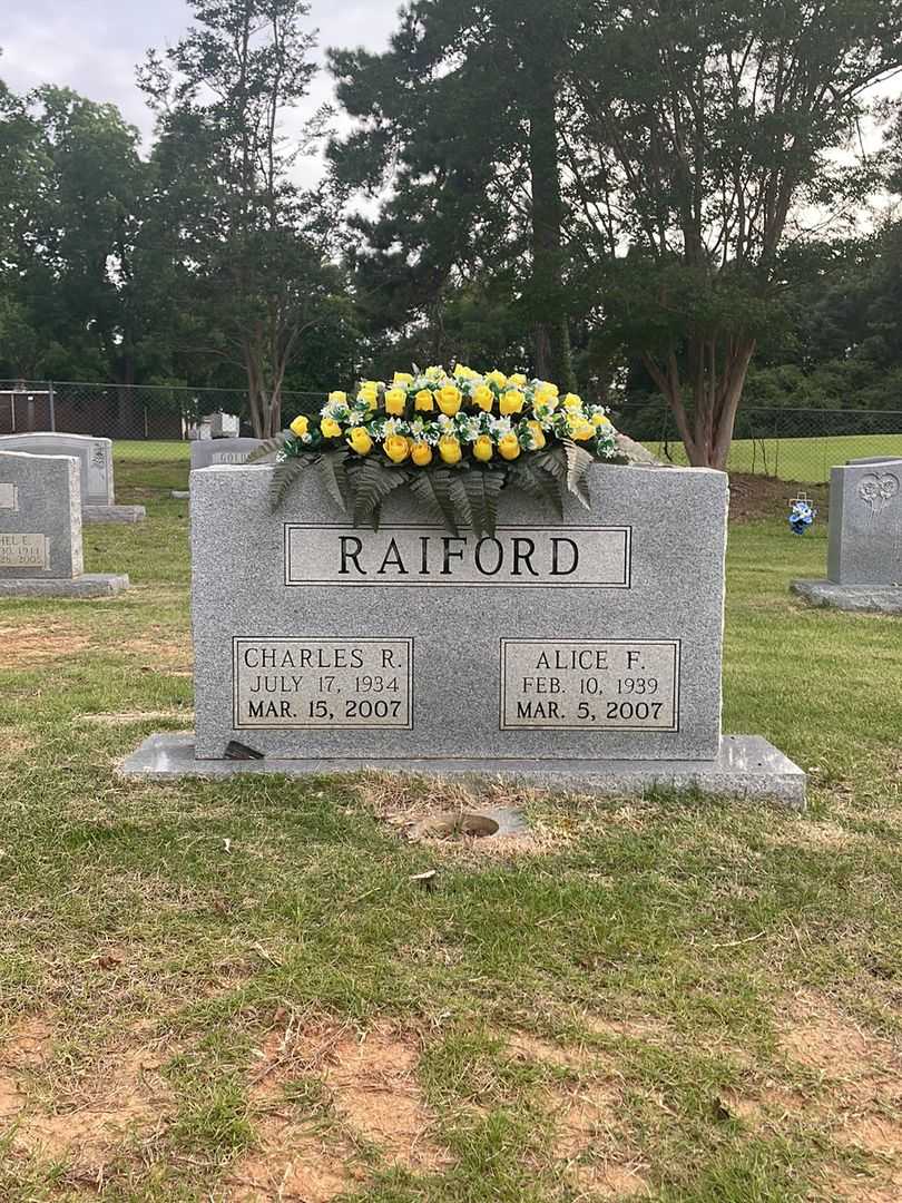 Alice F. Raiford's grave. Photo 1