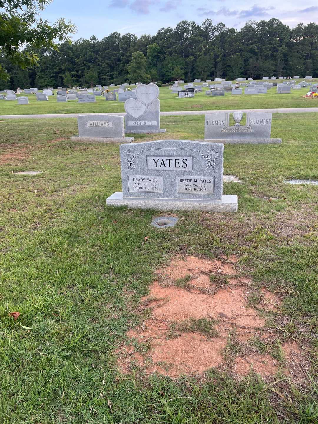 Bertie M. Yates's grave. Photo 2