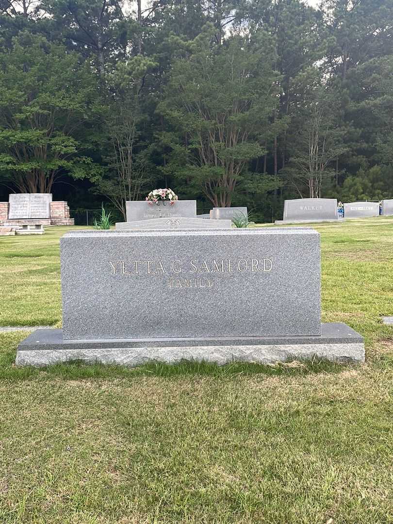 Yetta Glenn Samford Junior's grave. Photo 1