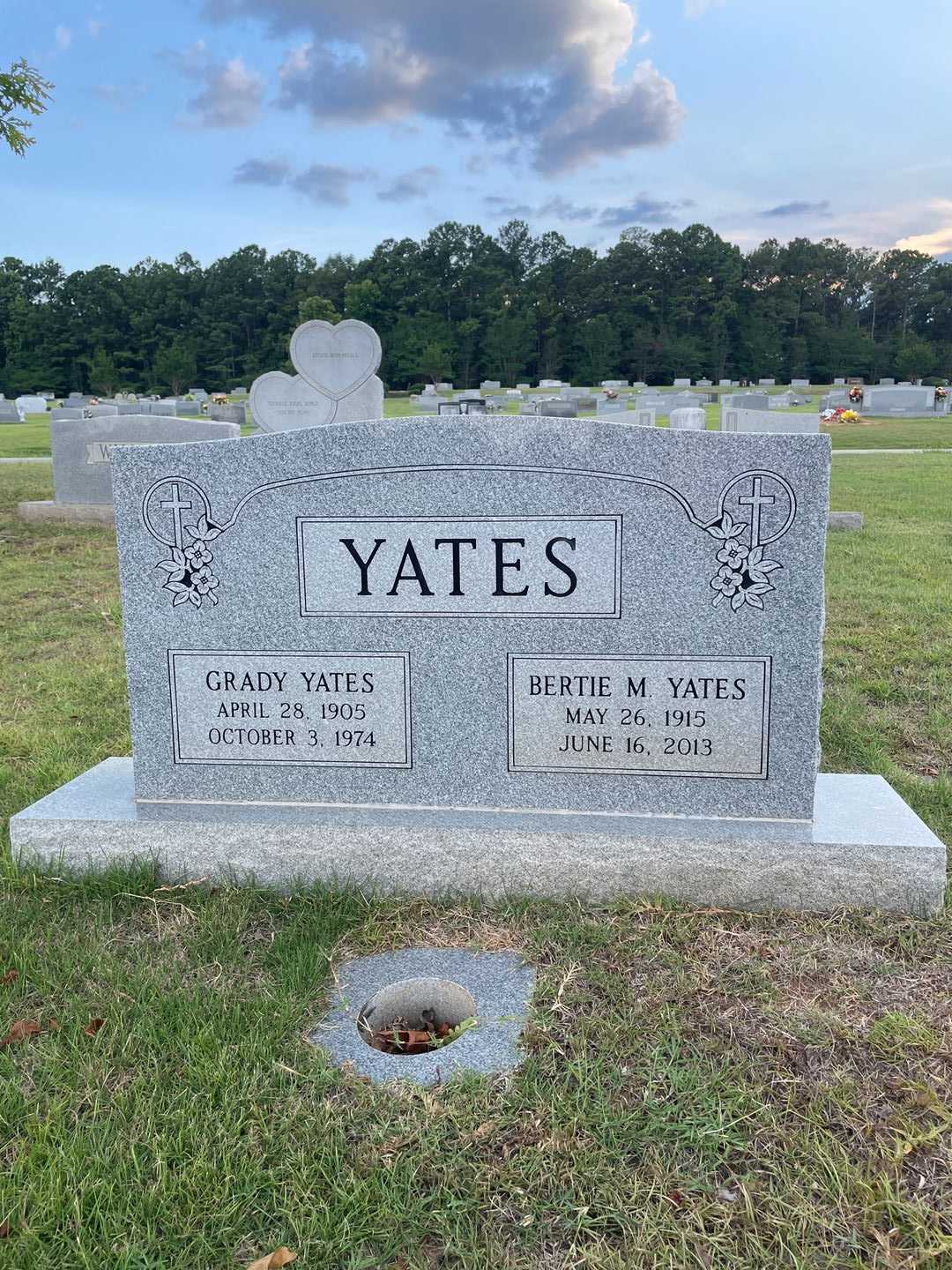 Bertie M. Yates's grave. Photo 1