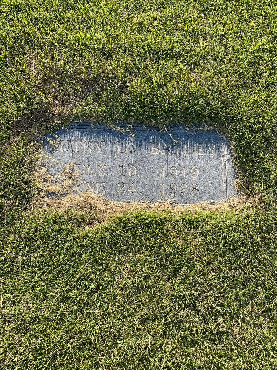 Autry L. Bailey's grave. Photo 3