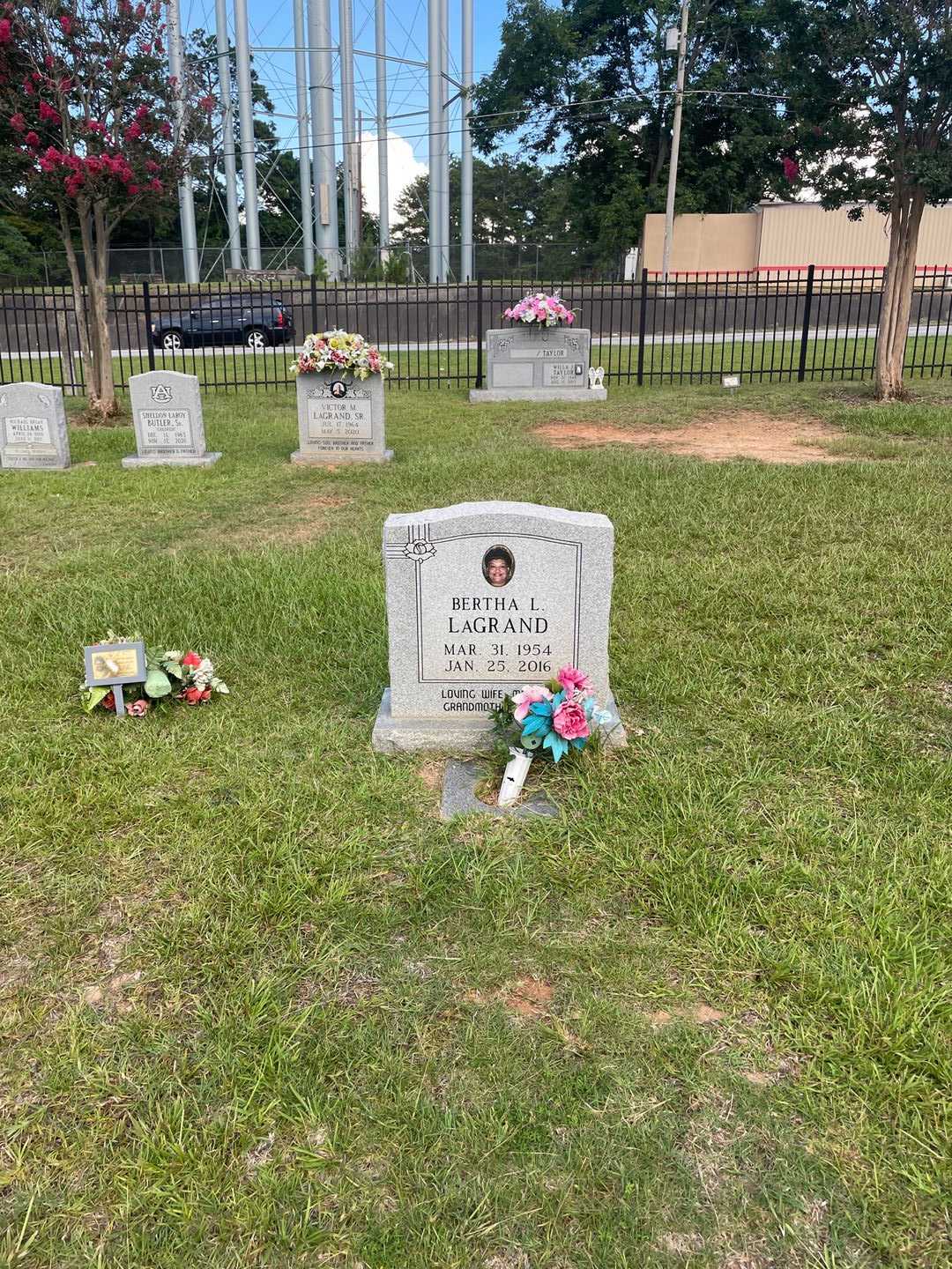 Bertha L. Lagrand's grave. Photo 2