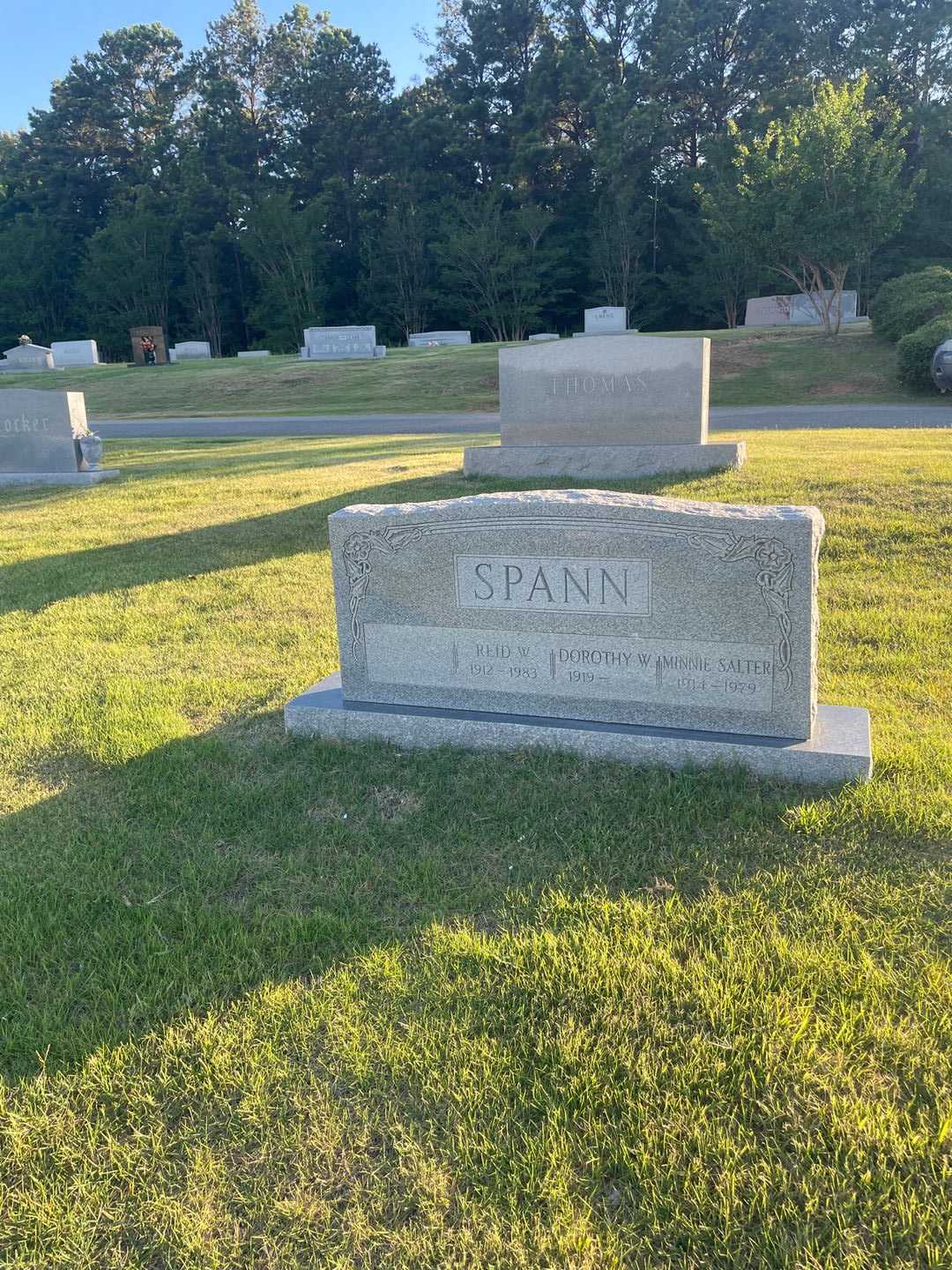 Minnie Salter Spann's grave. Photo 1