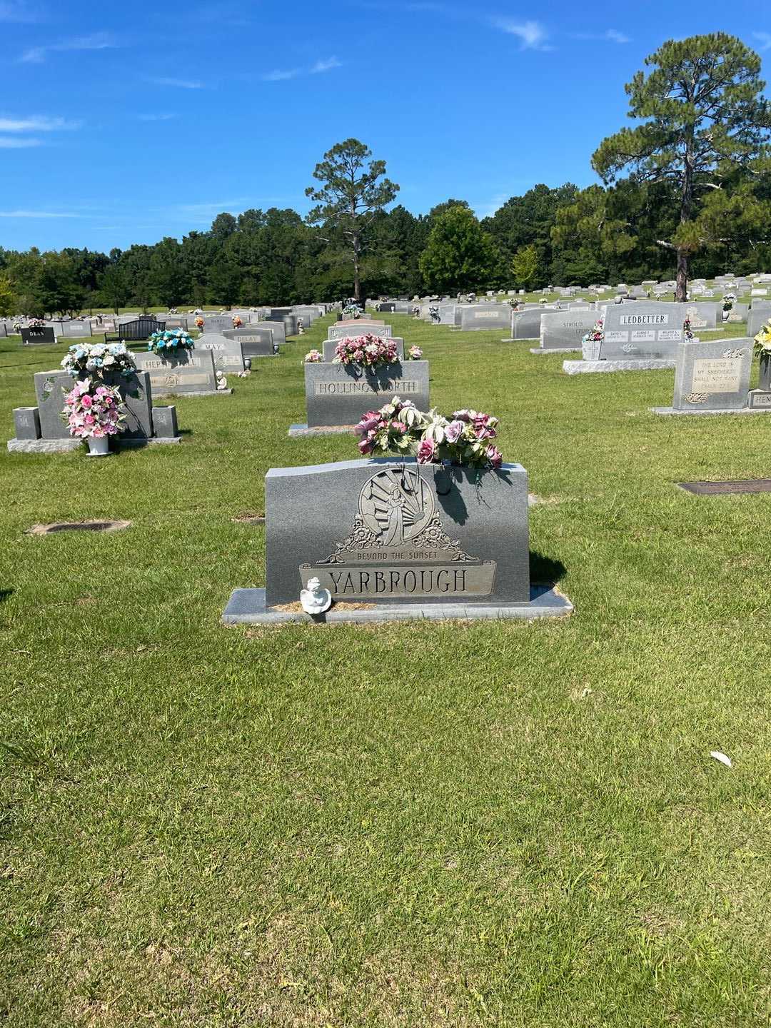 Sudie L. Lackey Yarbrough's grave. Photo 1