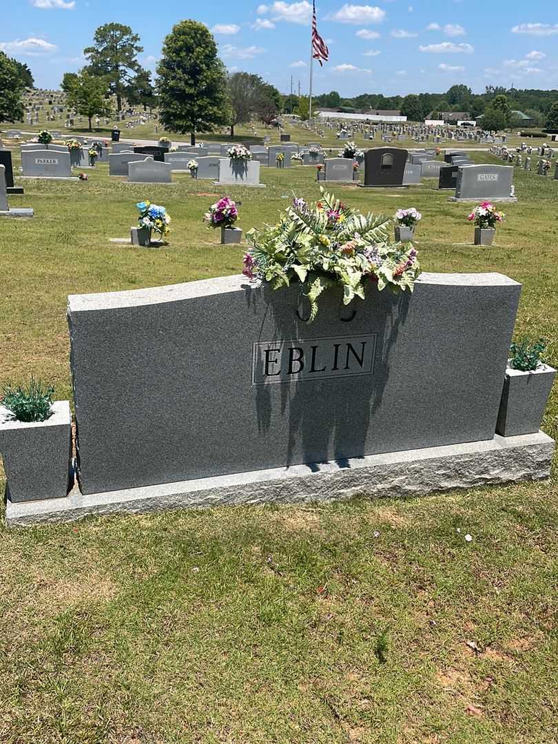 Larry W. Eblin's grave. Photo 1