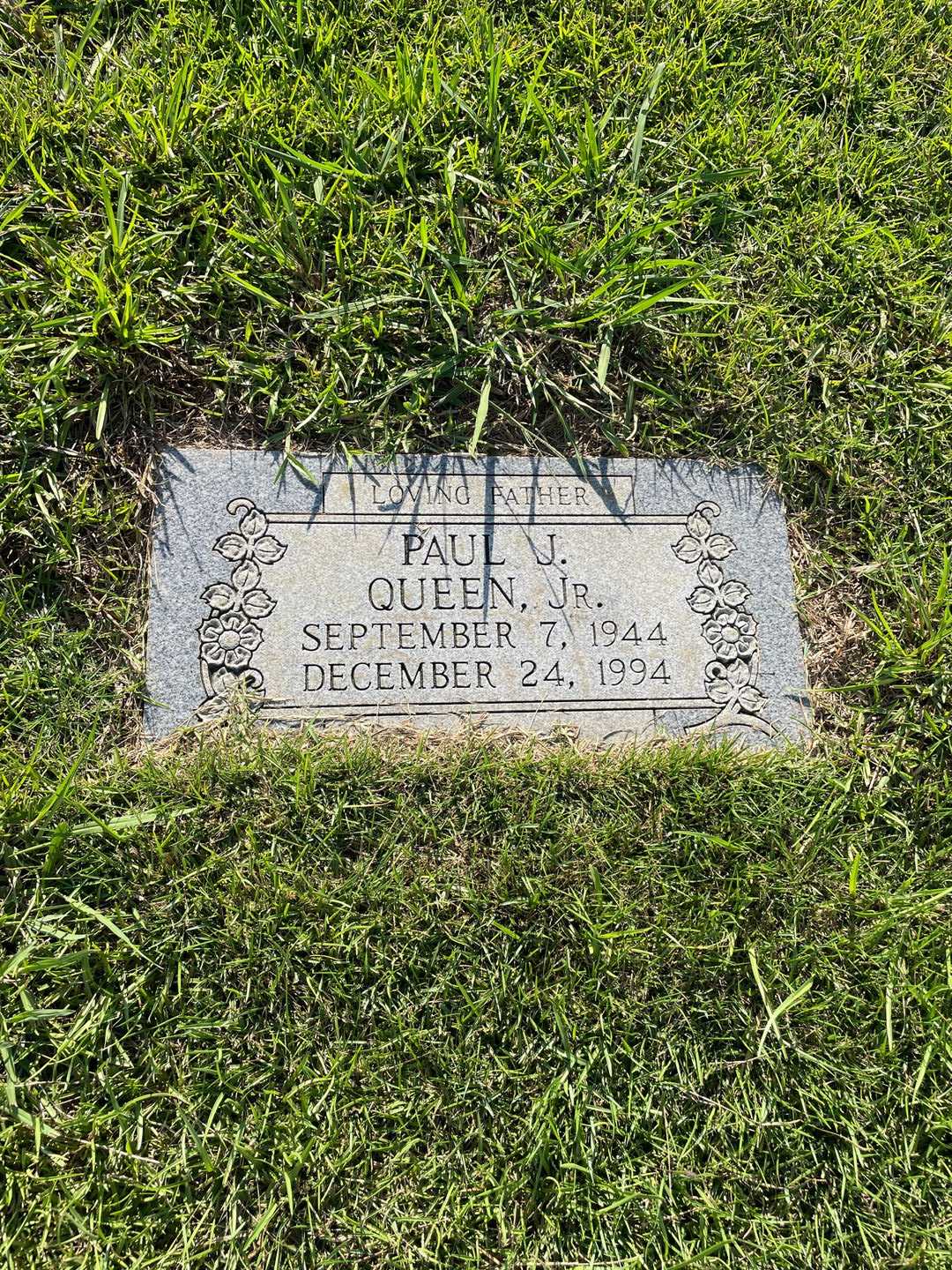 Paul J. Queen Junior's grave. Photo 1