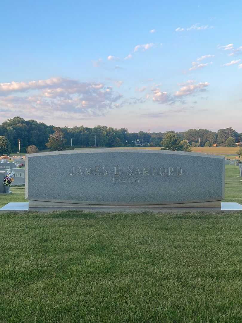 James D. "Duck" Samford's grave. Photo 1