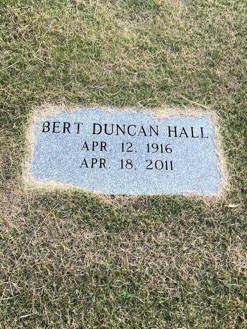 Bert Duncan Hall's grave. Photo 3