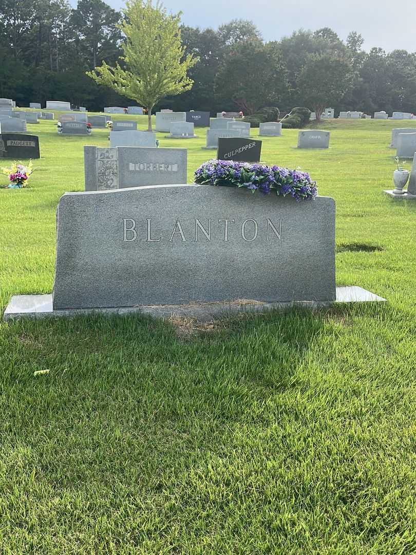 Joyce Y. Yates Blanton's grave. Photo 1