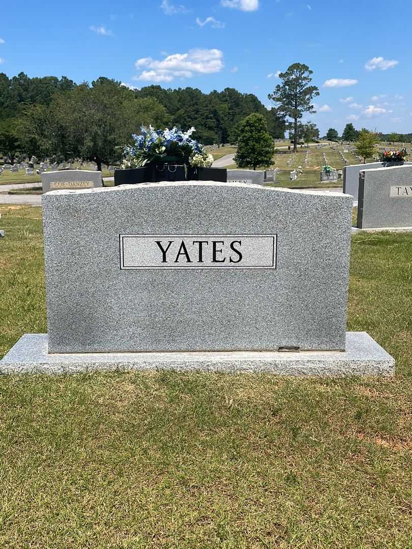 Helen G. Yates's grave. Photo 2