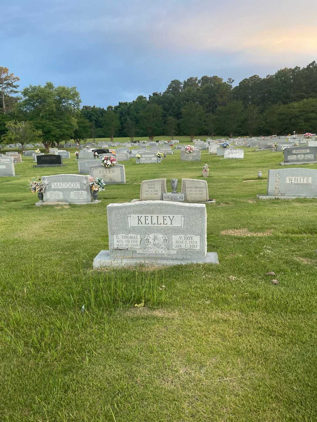 V. Faye Kelley's grave. Photo 2