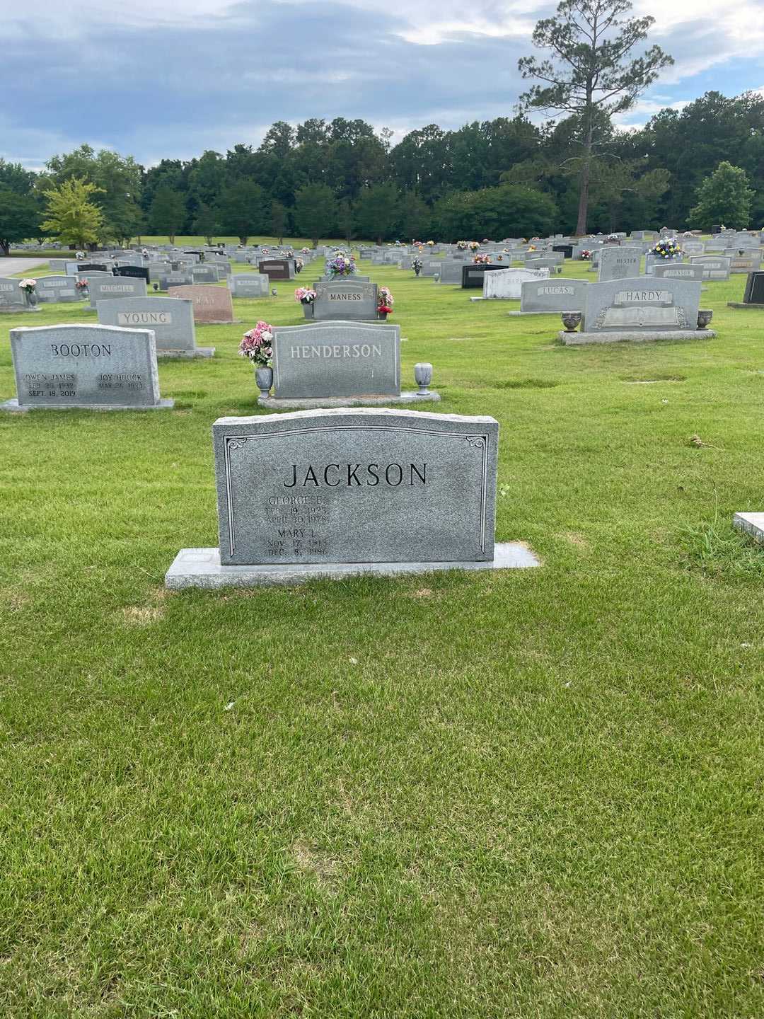 George E. Jackson's grave. Photo 2