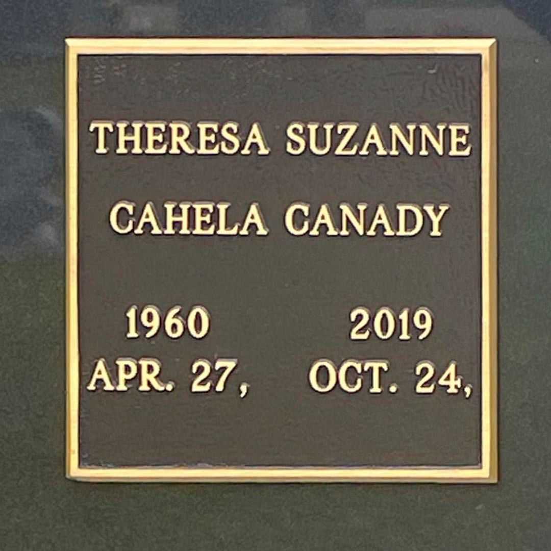 Theresa Suzanne Cahela Canady's grave