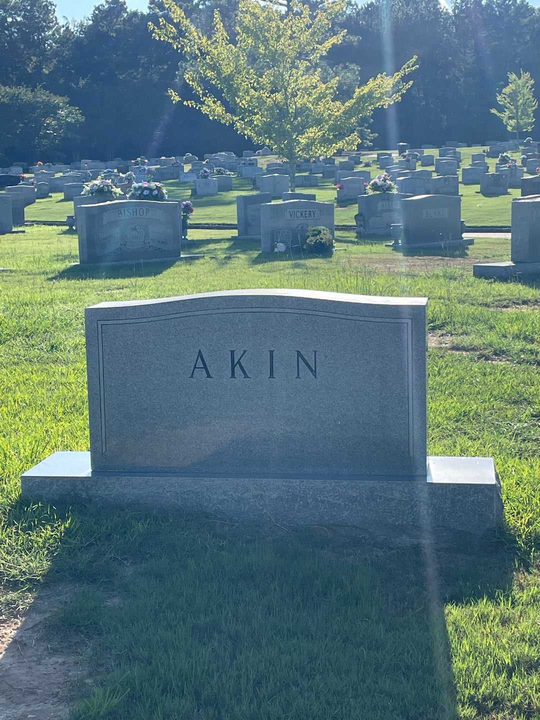 Mattie Lou Zachry Akin's grave. Photo 1