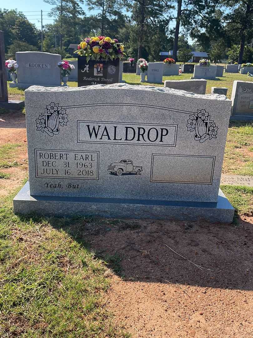 Robert Earl Waldrop Senior's grave. Photo 1