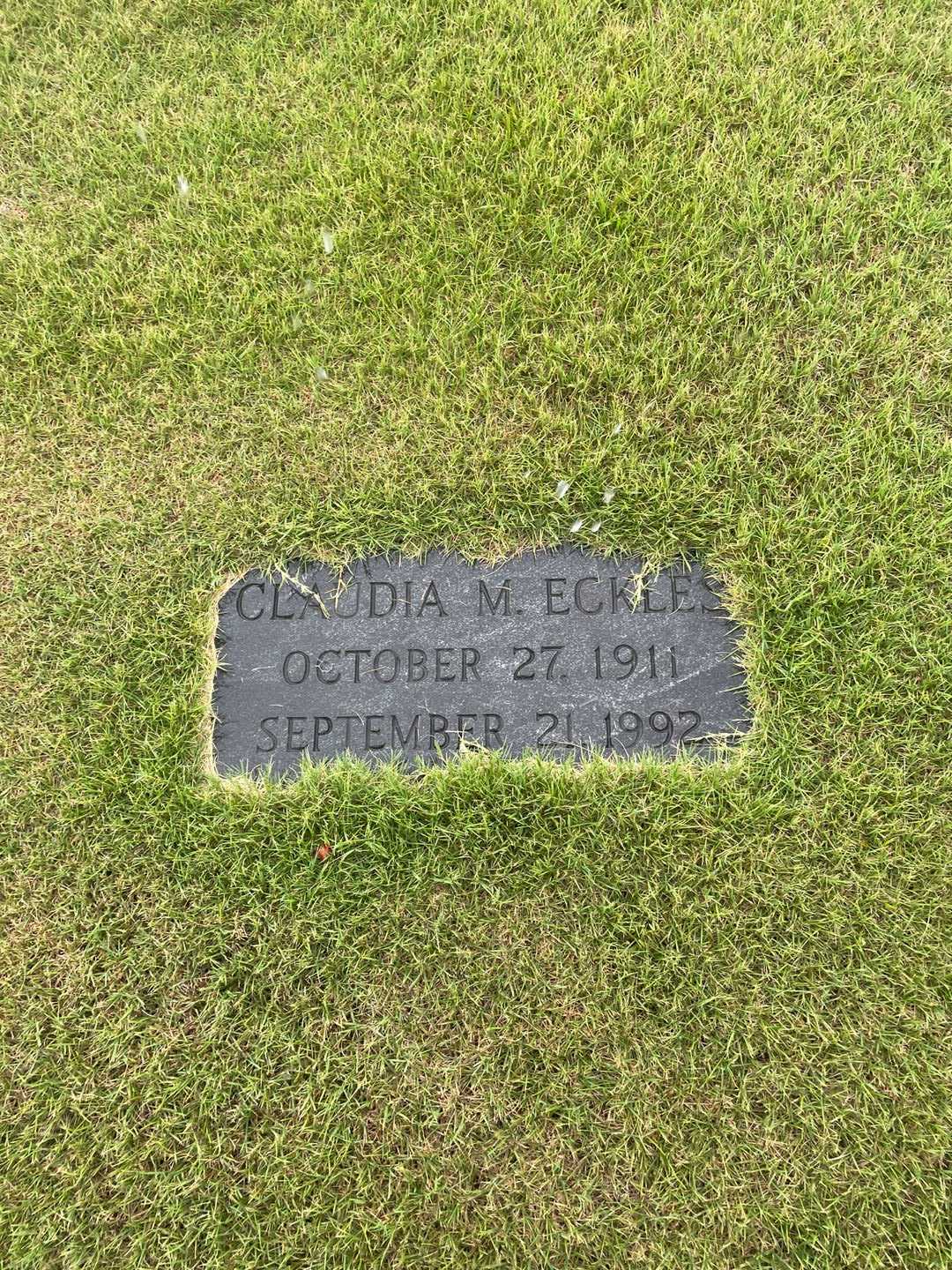 Claudia M. Eckles's grave. Photo 3