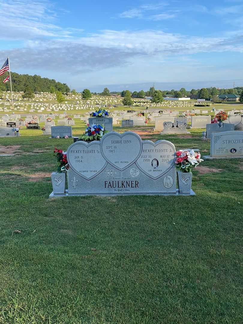 Rickey Elloitt Faulkner Junior's grave. Photo 2