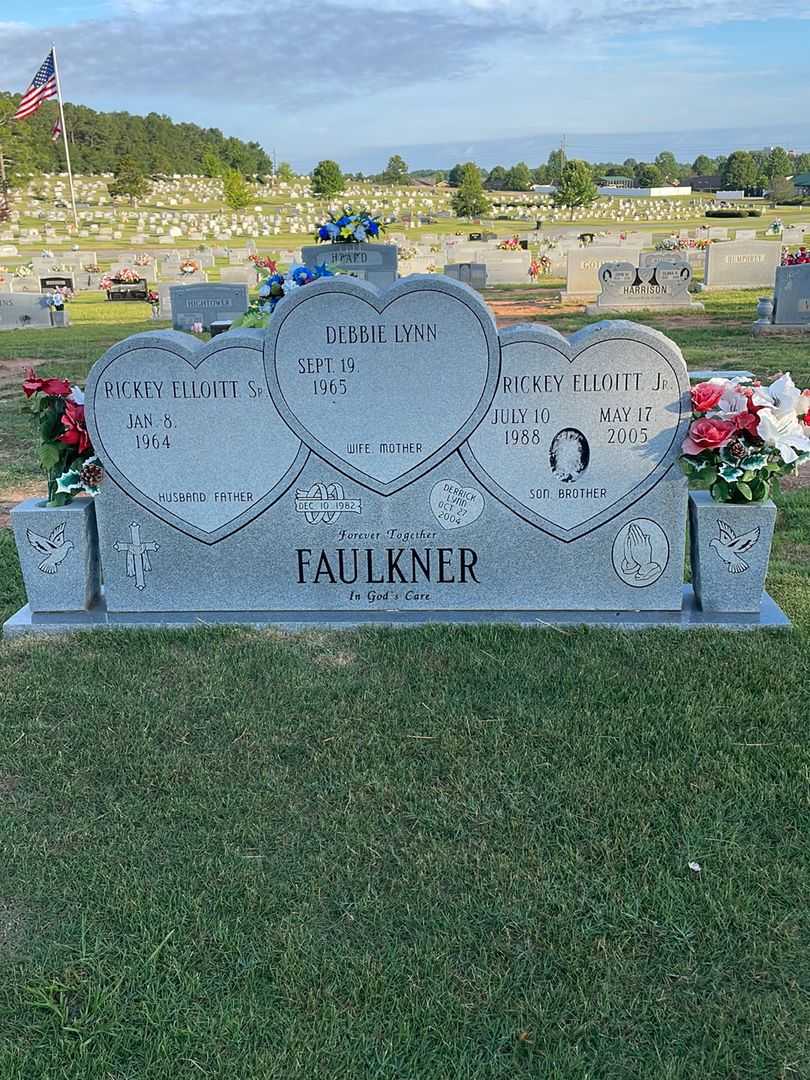 Rickey Elloitt Faulkner Junior's grave. Photo 1