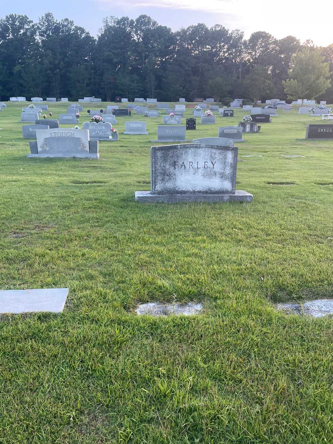 Earle Roscol Farley's grave. Photo 2