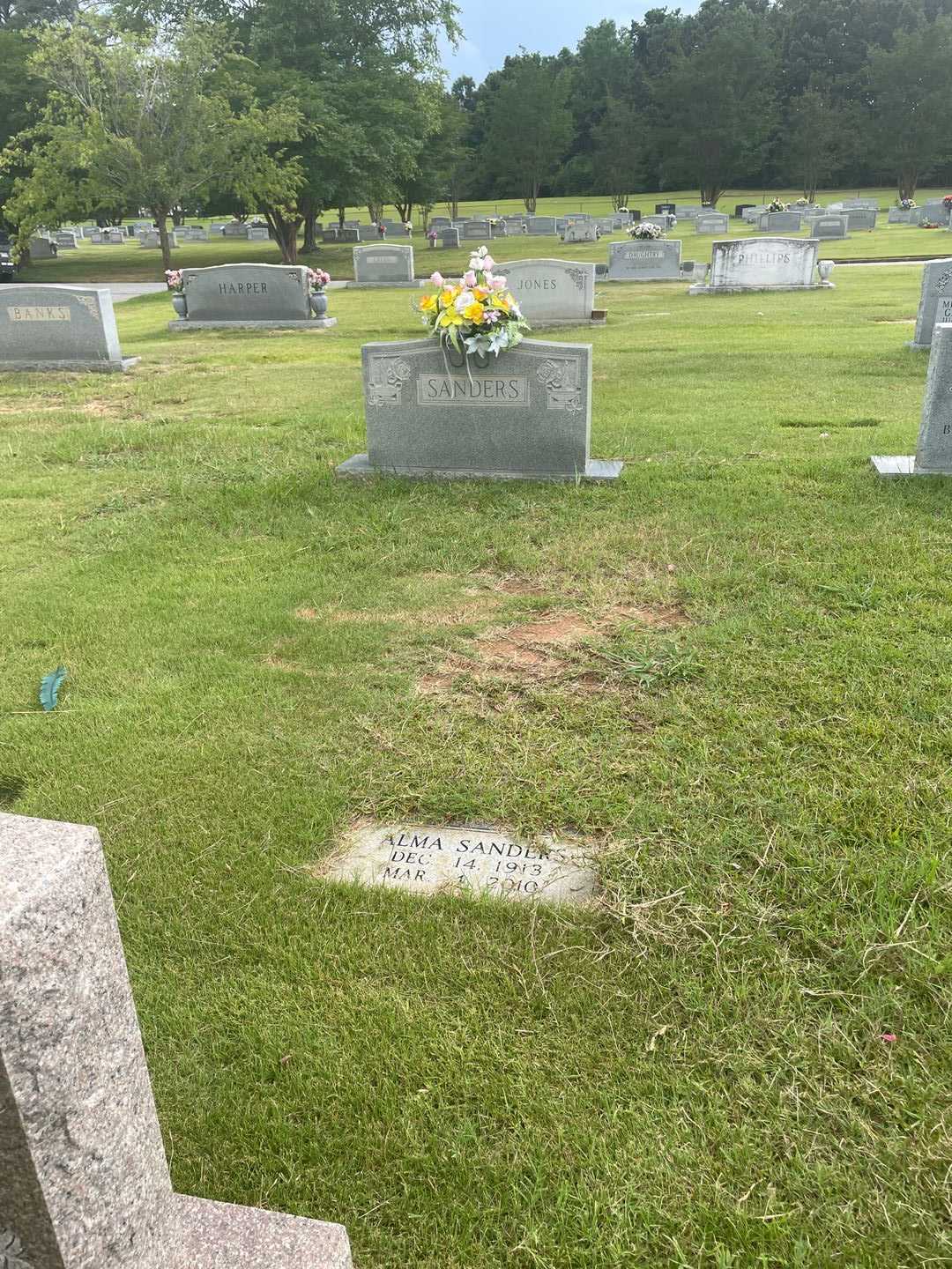 Alma B. Sanders's grave. Photo 2