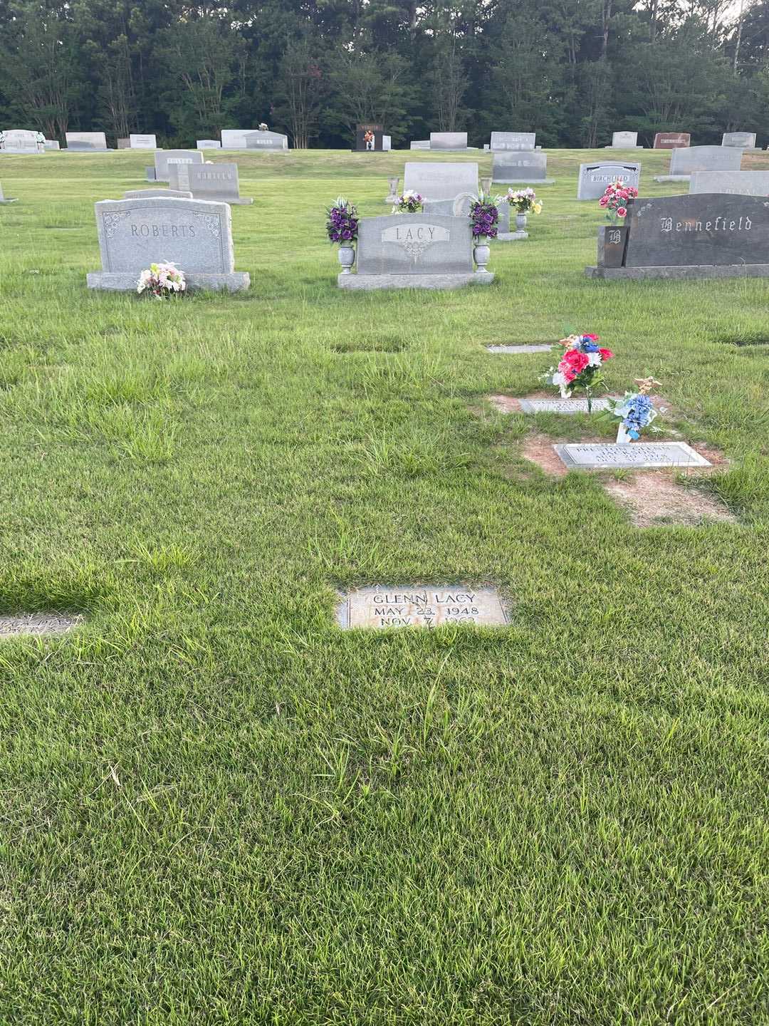 Glenn Lacy's grave. Photo 2