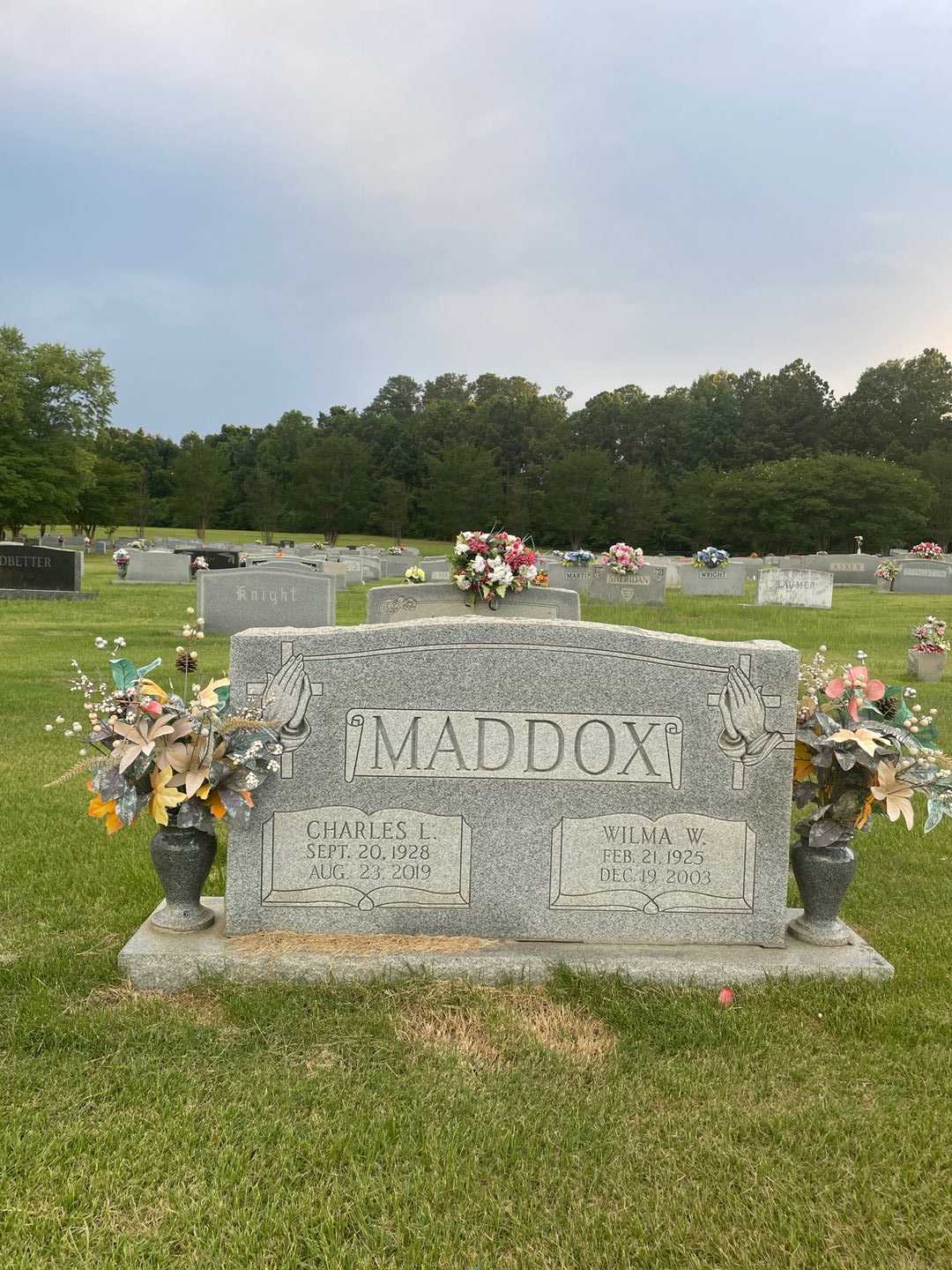 Charles L. Maddox's grave. Photo 1