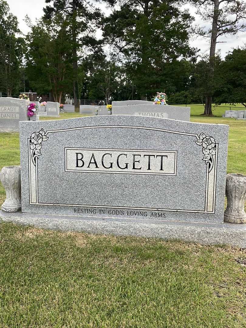 Lily Dee Baggett's grave. Photo 1