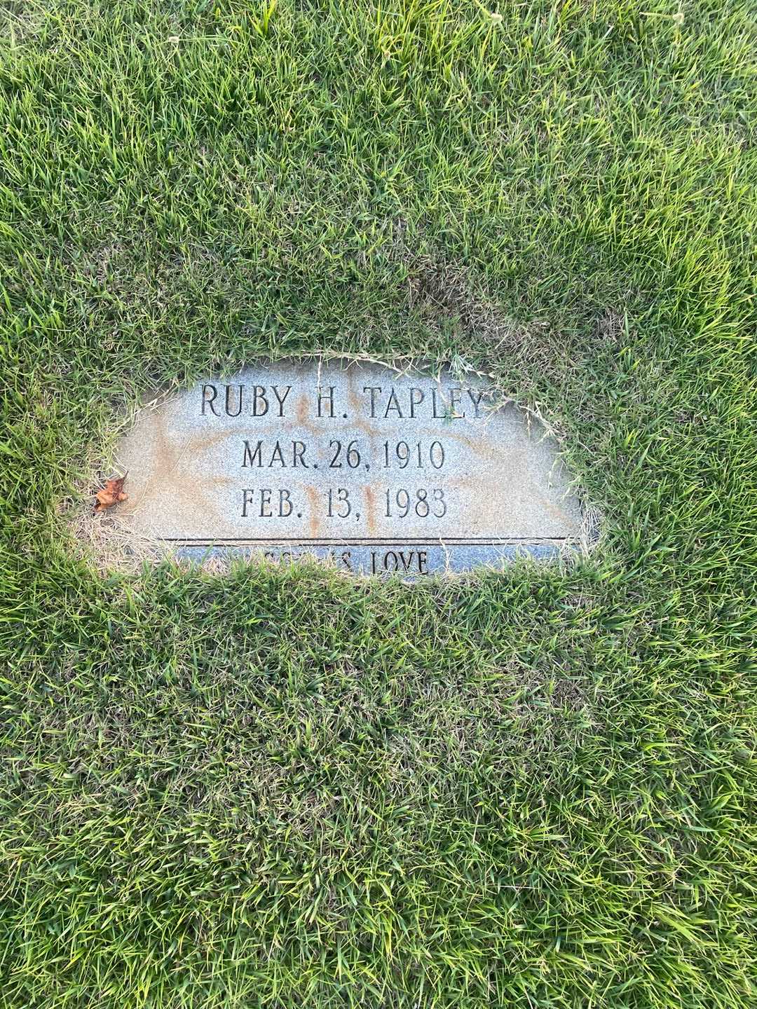 Ruby H. Tapley's grave. Photo 3