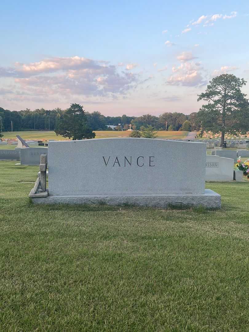 Kenneth Coleman Vance Senior's grave. Photo 1