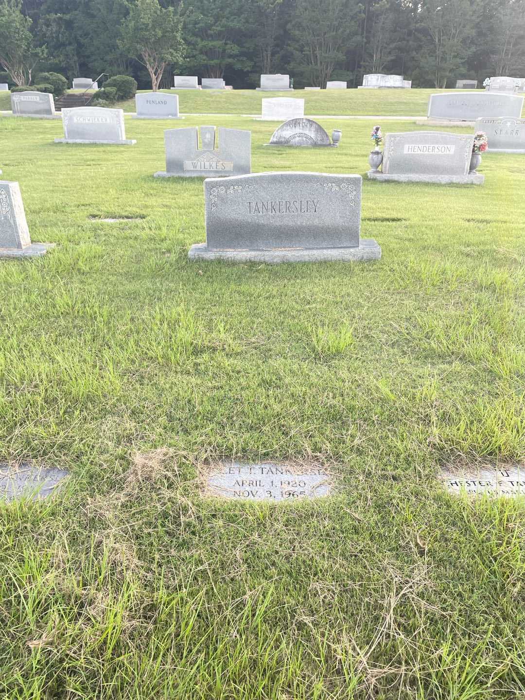 Violet T. Tankersley's grave. Photo 2