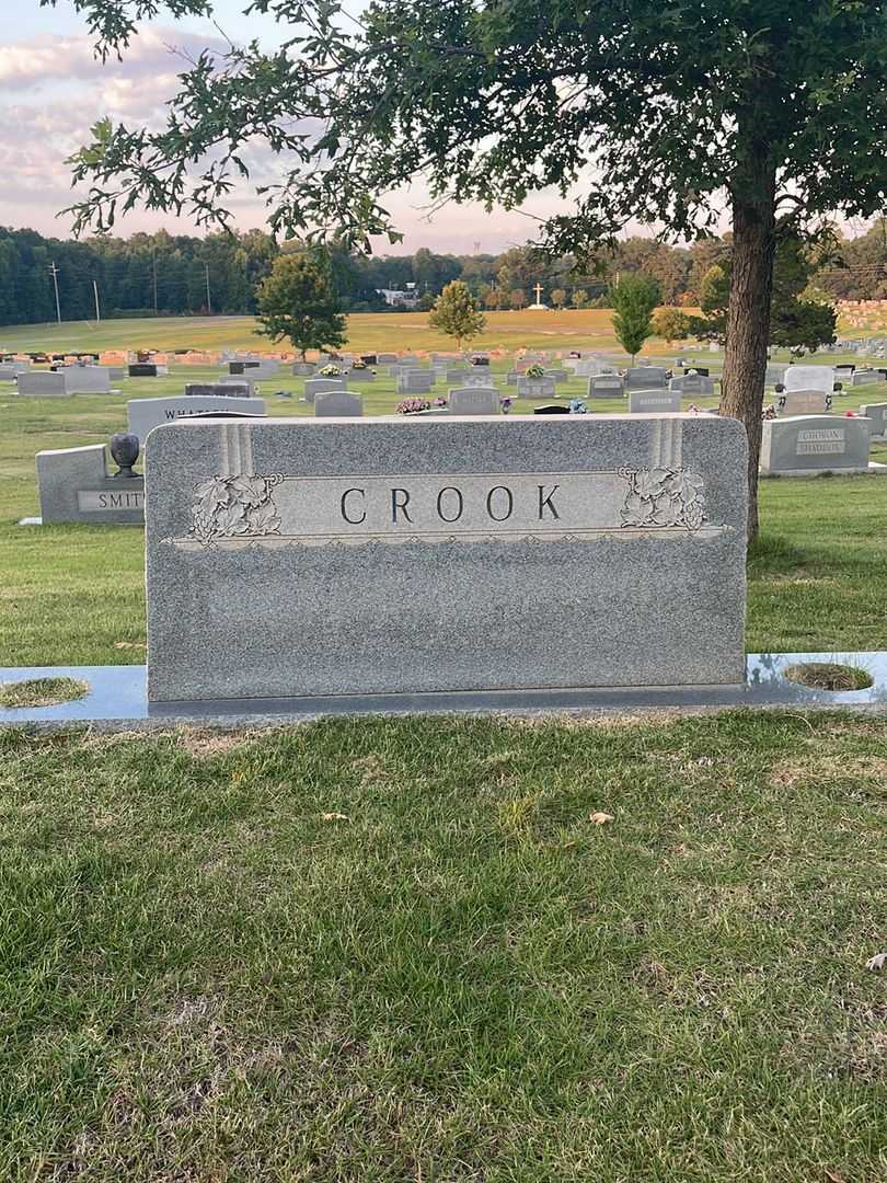 Virginia O. Magee's grave. Photo 1