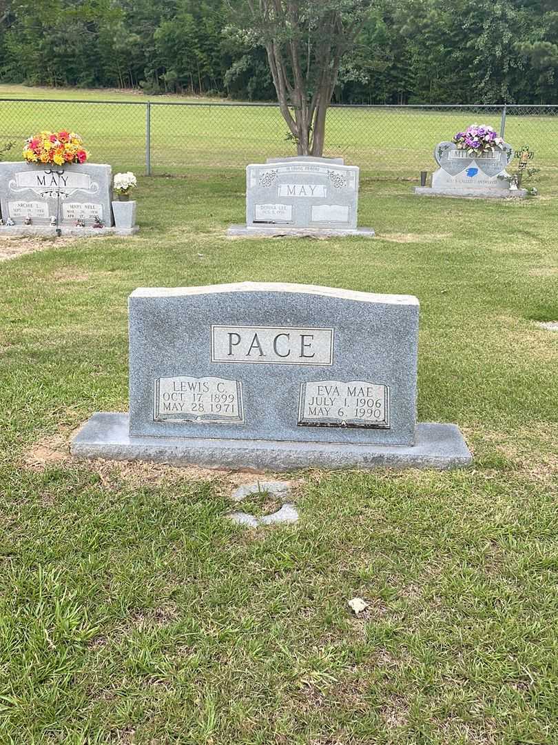 Lewis C. Pace's grave. Photo 2