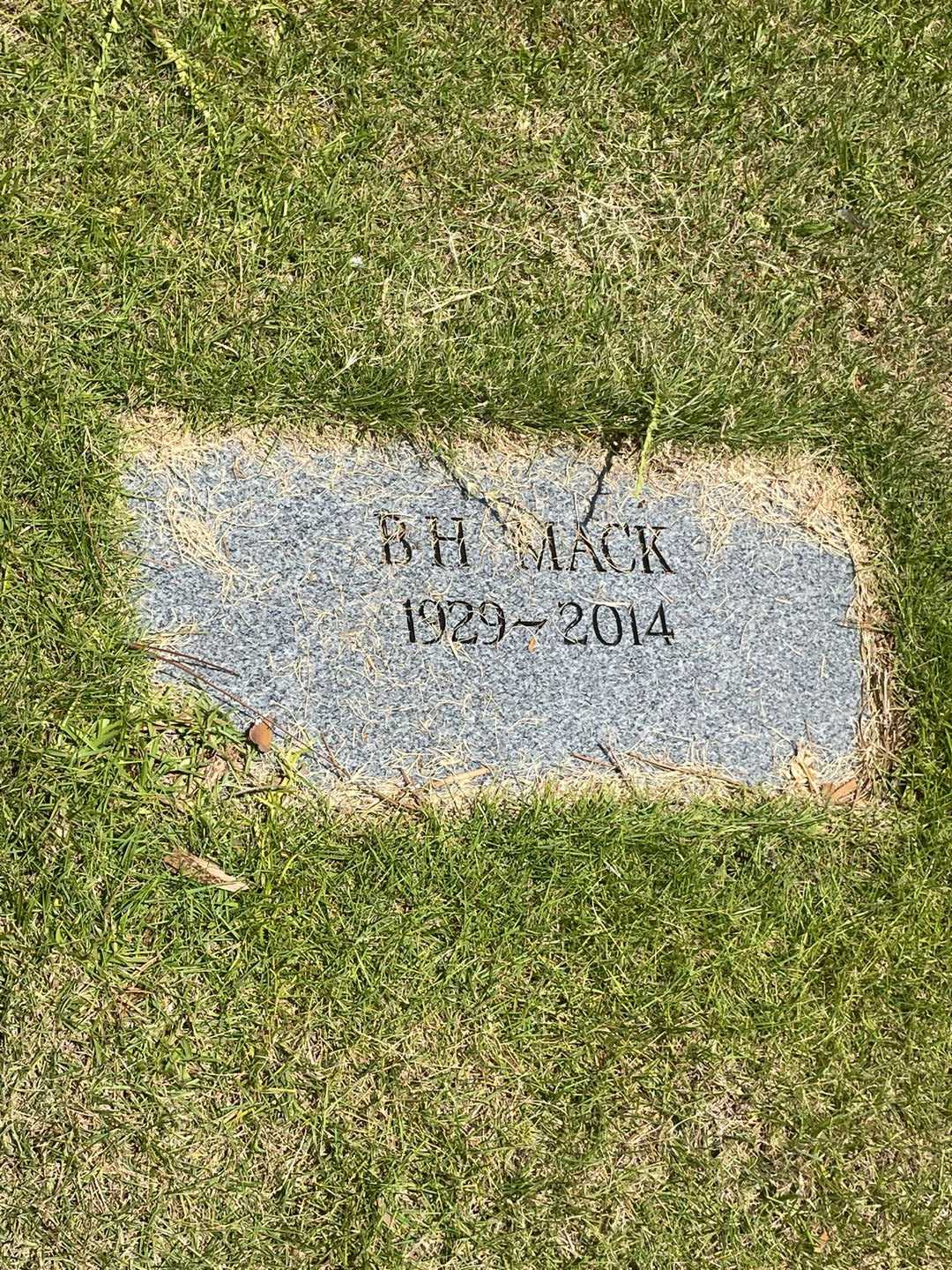 Bobby H. Mack's grave. Photo 1